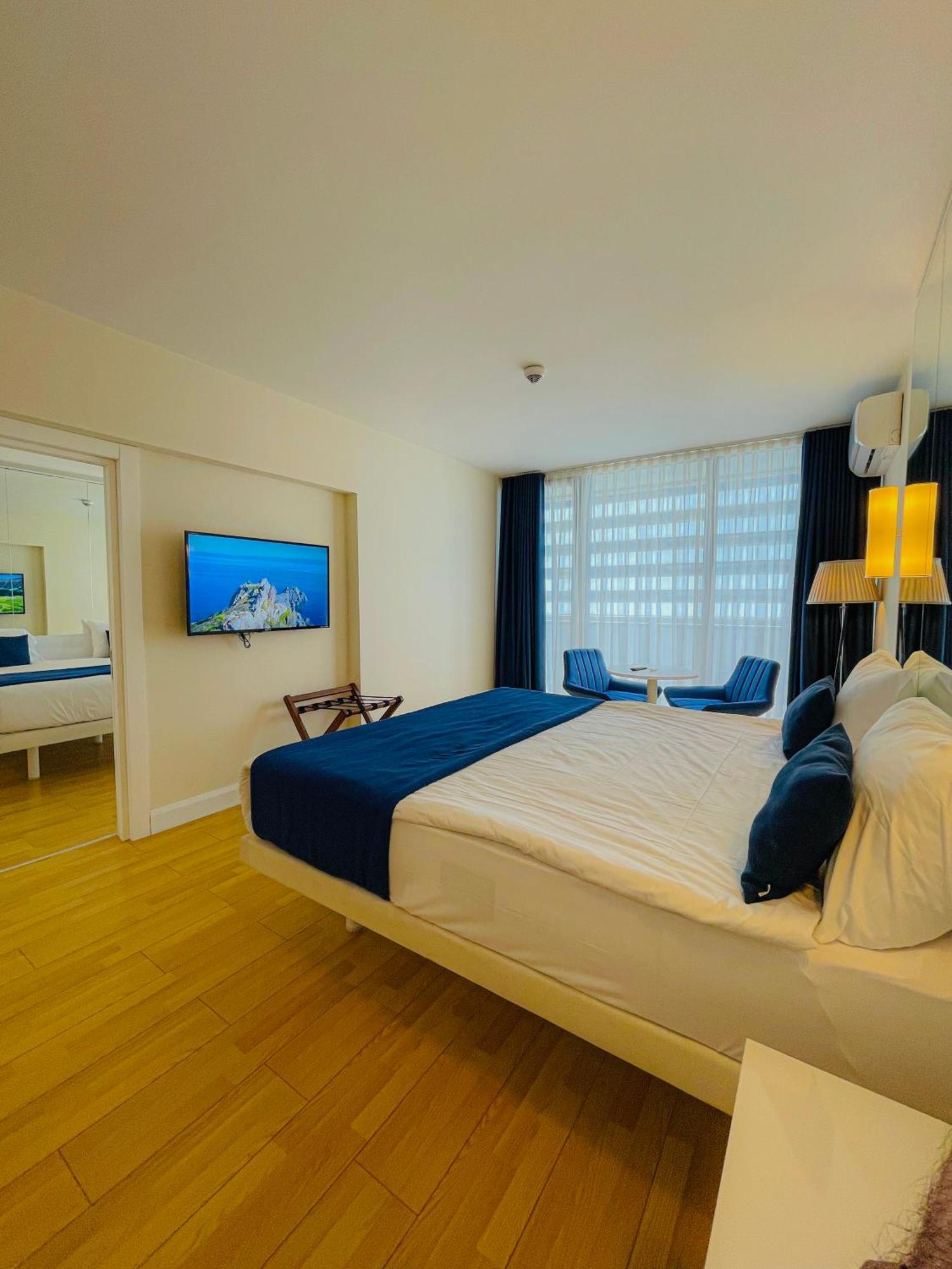 Luxury Batumi Hotel Exterior photo