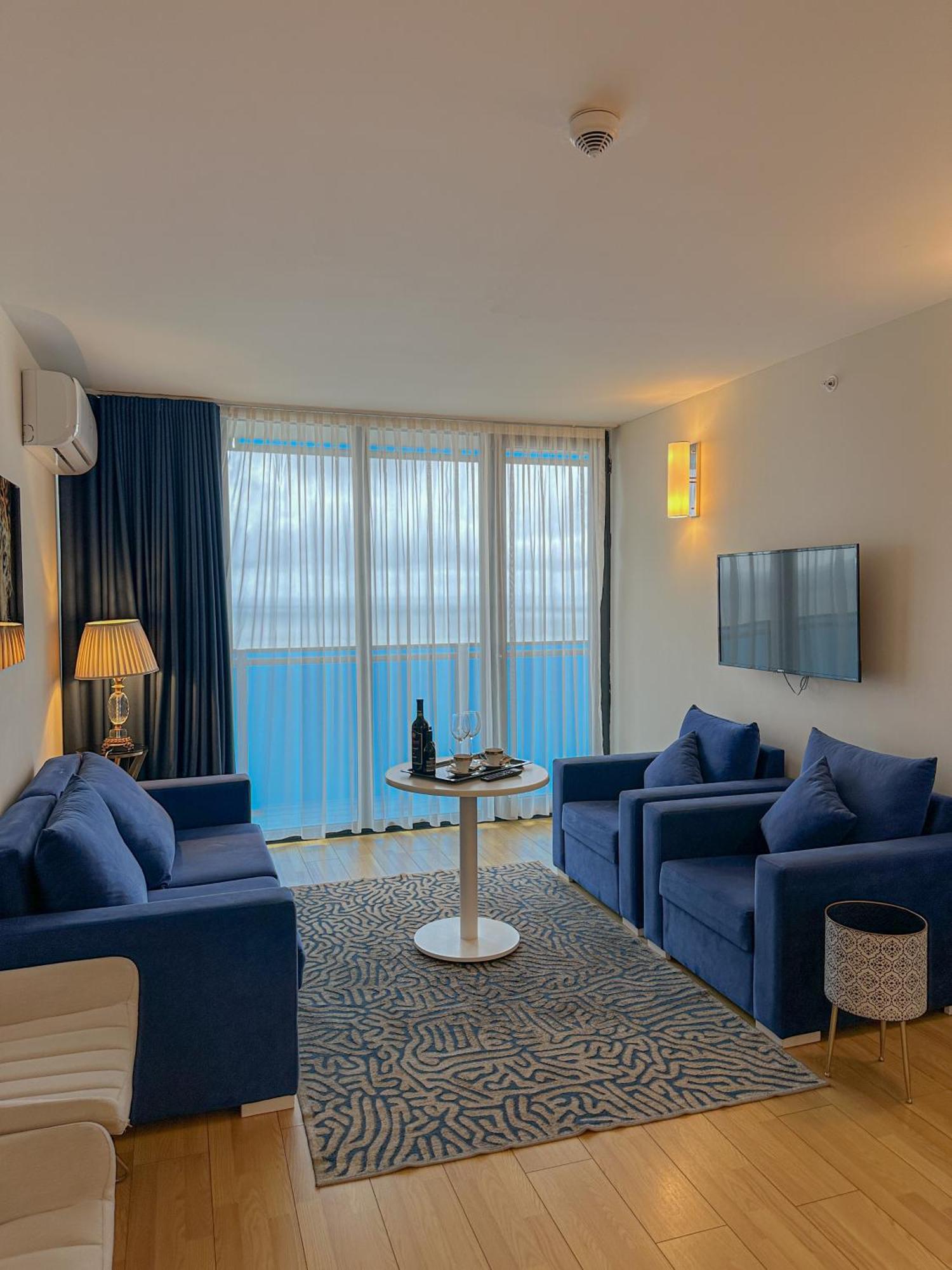 Luxury Batumi Hotel Exterior photo