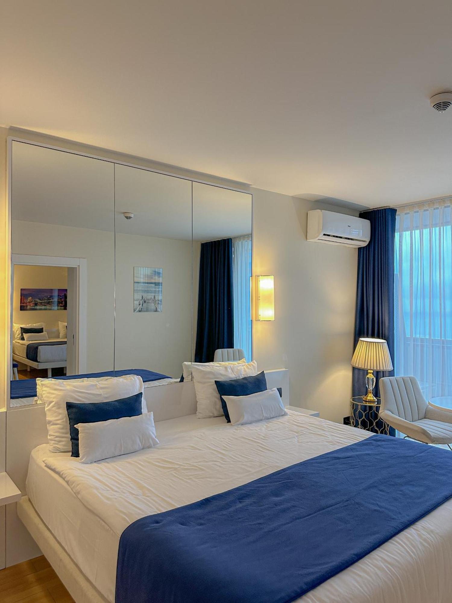 Luxury Batumi Hotel Exterior photo